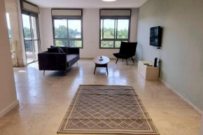 Tel Aviv North /Large Apartment w/ Pool,Spa&Gym